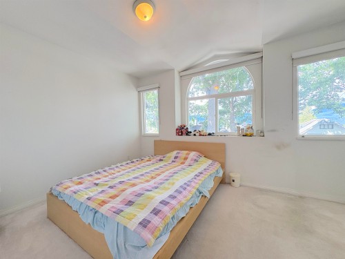 4156 Cambridge Street, Burnaby, BC - Indoor Photo Showing Bedroom