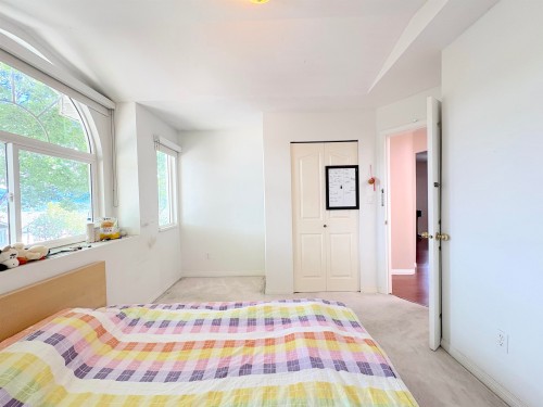 4156 Cambridge Street, Burnaby, BC - Indoor Photo Showing Bedroom