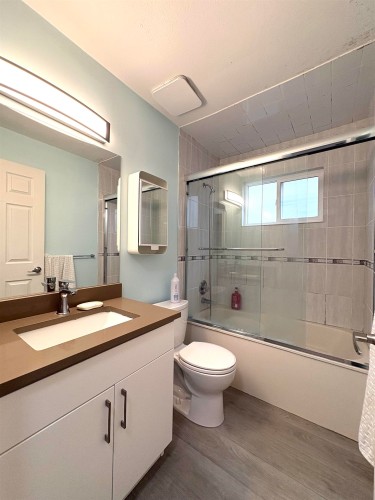 4156 Cambridge Street, Burnaby, BC - Indoor Photo Showing Bathroom