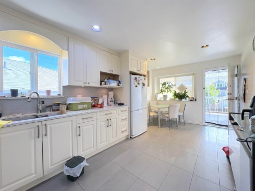 4156 Cambridge Street, Burnaby, BC - Indoor Photo Showing Kitchen With Double Sink