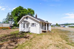 6063 9th Avenue Burnaby, BC V3N 2T4