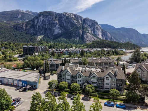 201-1460 Pemberton Avenue  Squamish, BC V8B 0J9