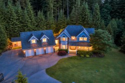 12595 266 Street Maple Ridge, BC V2W 1C9