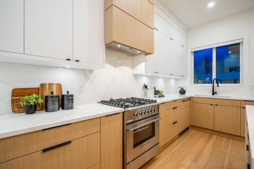 2-7303 14Th Avenue, Burnaby, BC 