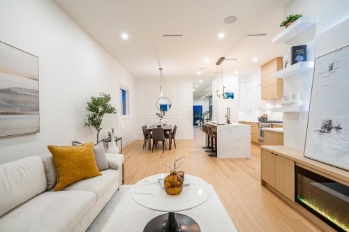 2-7303 14Th Avenue, Burnaby, BC 