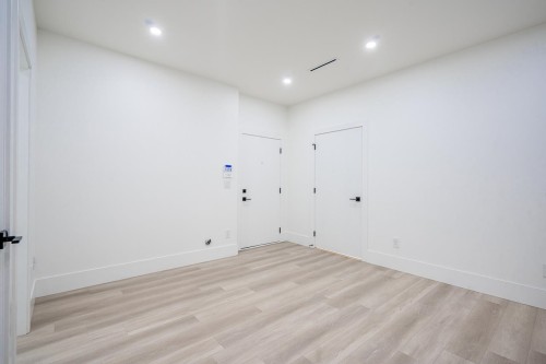 2-7303 14Th Avenue, Burnaby, BC 