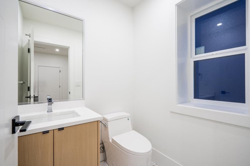 2-7303 14Th Avenue, Burnaby, BC 