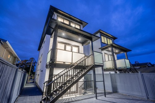 2-7303 14Th Avenue, Burnaby, BC 