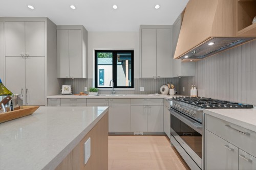 5663 Westport Road, West Vancouver, BC 