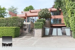 687 Beachview Drive North Vancouver, BC V7G 1P8