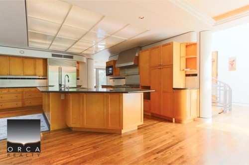 687 Beachview Drive, North Vancouver, BC 