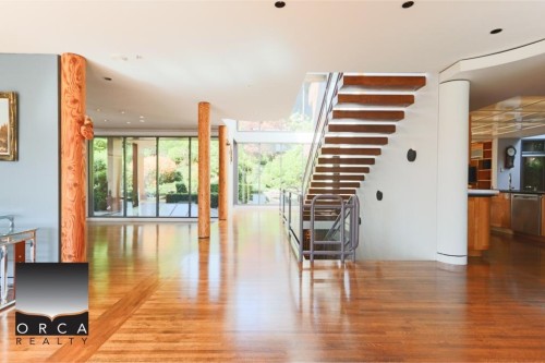 687 Beachview Drive, North Vancouver, BC 
