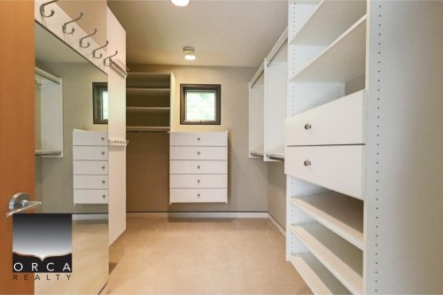 687 Beachview Drive, North Vancouver, BC 