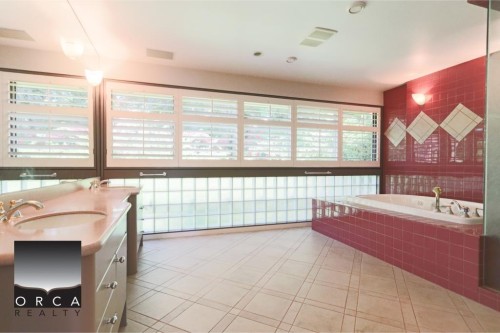 687 Beachview Drive, North Vancouver, BC 