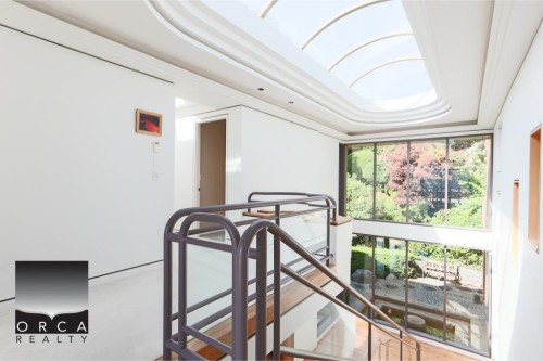 687 Beachview Drive, North Vancouver, BC 