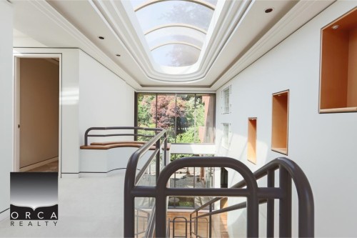 687 Beachview Drive, North Vancouver, BC 