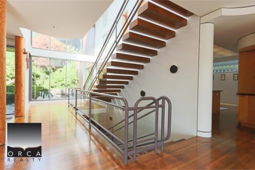 687 Beachview Drive, North Vancouver, BC 