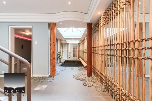 687 Beachview Drive, North Vancouver, BC 