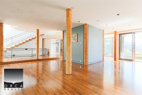 687 Beachview Drive, North Vancouver, BC 