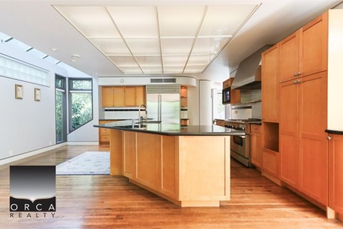 687 Beachview Drive, North Vancouver, BC 