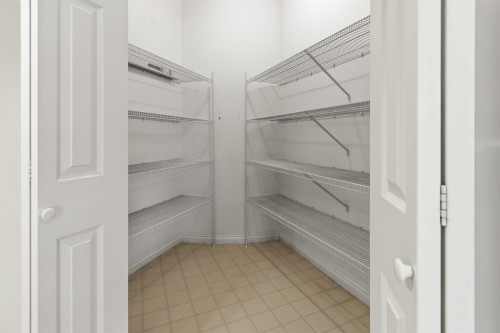 226-3098 Guildford Way, Coquitlam, BC - Indoor With Storage