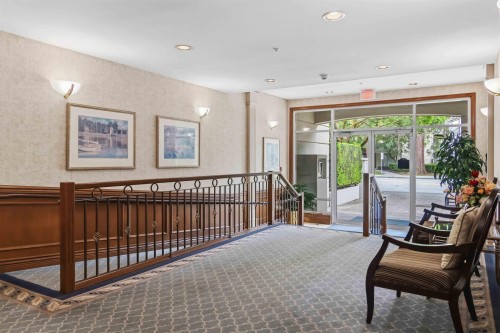226-3098 Guildford Way, Coquitlam, BC - Indoor Photo Showing Other Room