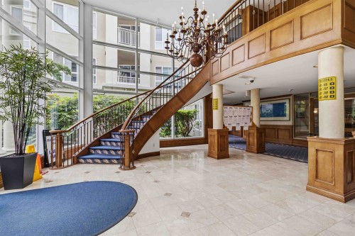226-3098 Guildford Way, Coquitlam, BC - Indoor Photo Showing Other Room