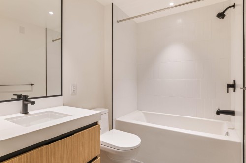 202-2235 Broadway E, Vancouver, BC 