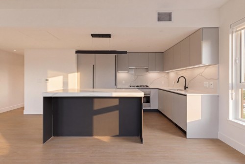 503-2235 Broadway E, Vancouver, BC 