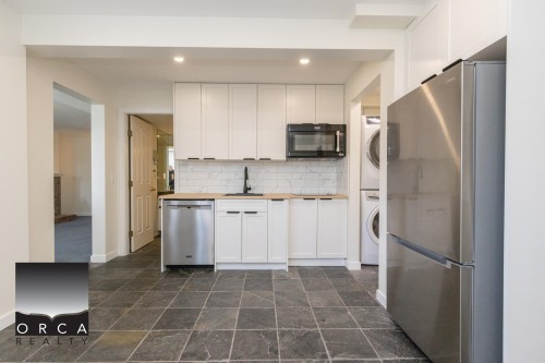 1864 Walnut Crescent, Coquitlam, BC 