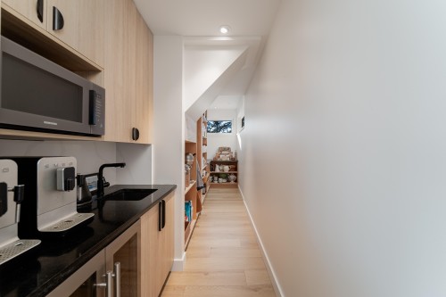 356 East West Road, Mayne Island, BC 