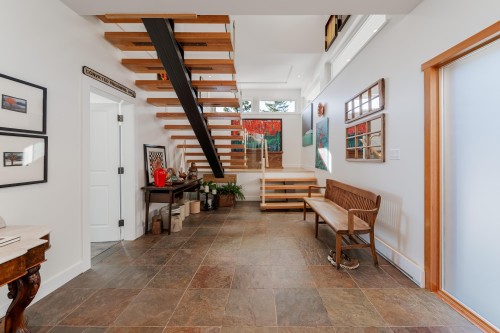 356 East West Road, Mayne Island, BC 