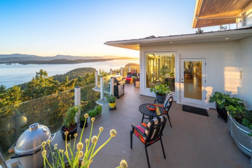 356 East West Road, Mayne Island, BC 