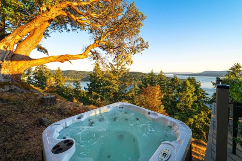 356 East West Road, Mayne Island, BC 