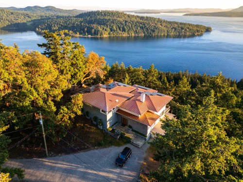 356 East West Road, Mayne Island, BC 