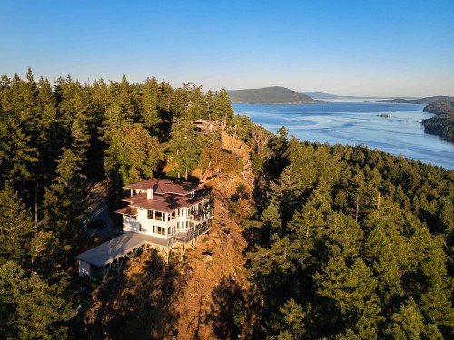 356 East West Road, Mayne Island, BC 