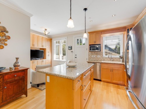 2144 4Th Avenue E, Vancouver, BC 