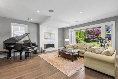2553 Western Avenue, North Vancouver, BC 