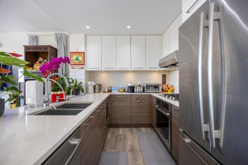 305-8580 River District Crossing, Vancouver, BC 
