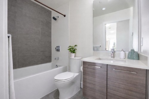 305-8580 River District Crossing, Vancouver, BC 