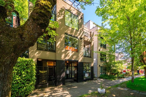 202-3673 11th Avenue W Vancouver, BC V6R 2K4