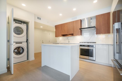 204-7683 Park Crescent, Burnaby, BC 