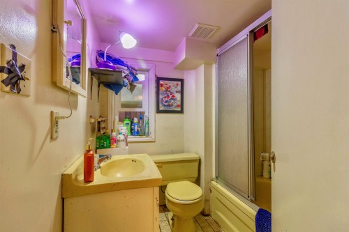 88 Fell Avenue, Burnaby, BC - Indoor Photo Showing Bathroom