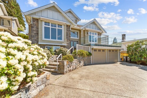3782 Lonsdale Avenue  North Vancouver, BC V7N 3K6