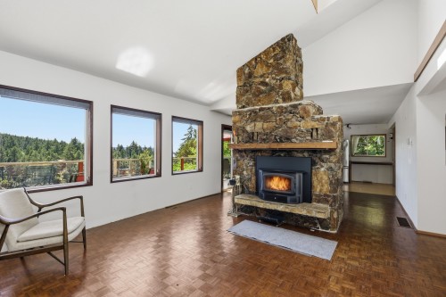 10085 Buccaneer Road, Halfmoon Bay, BC 
