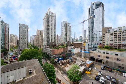 801-480 Robson Street, Vancouver, BC 