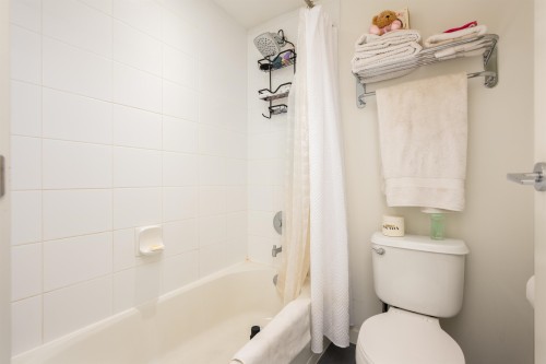 801-480 Robson Street, Vancouver, BC 