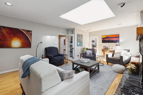 4028 Rose Crescent, West Vancouver, BC 