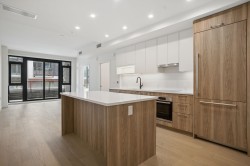 204-8398 Oak Street  Vancouver, BC V6P 0L9