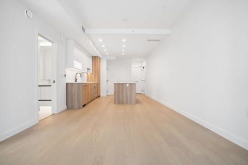 204-8398 Oak Street, Vancouver, BC 